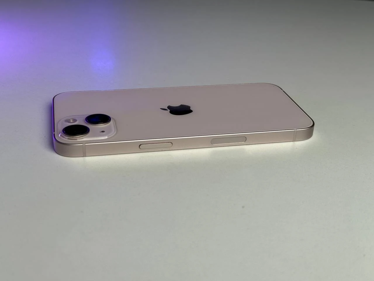 Б/У Apple iPhone 13 256GB Pink (MLMY3, MLQ83) - Состояние: хороший | Аккумулятор: 100% | Комплектация: iPhone, кабель | Гарантія: 1 мес.