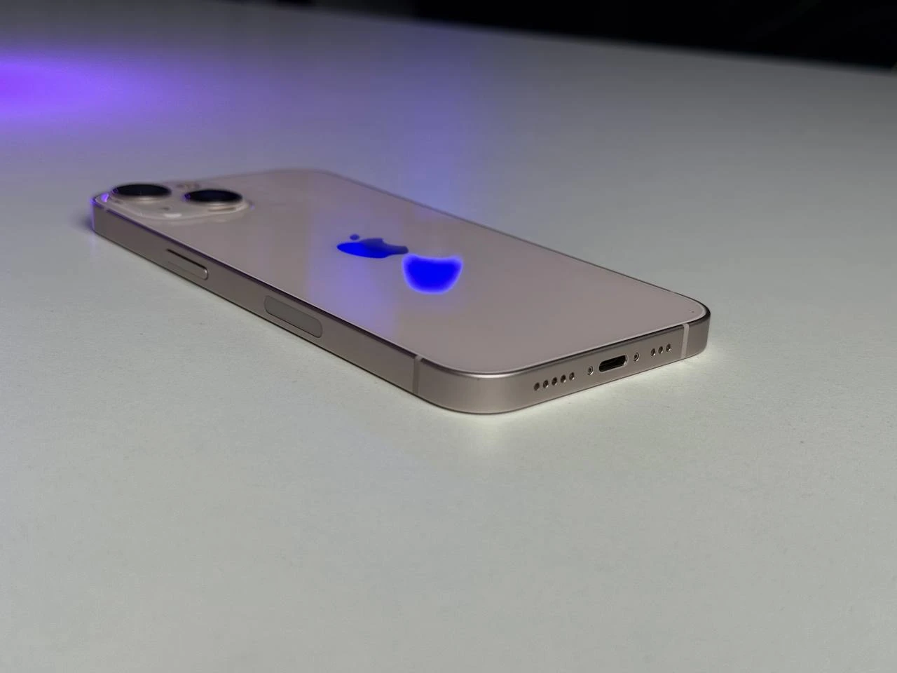 Б/У Apple iPhone 13 256GB Pink (MLMY3, MLQ83) - Состояние: хороший | Аккумулятор: 100% | Комплектация: iPhone, кабель | Гарантія: 1 мес.