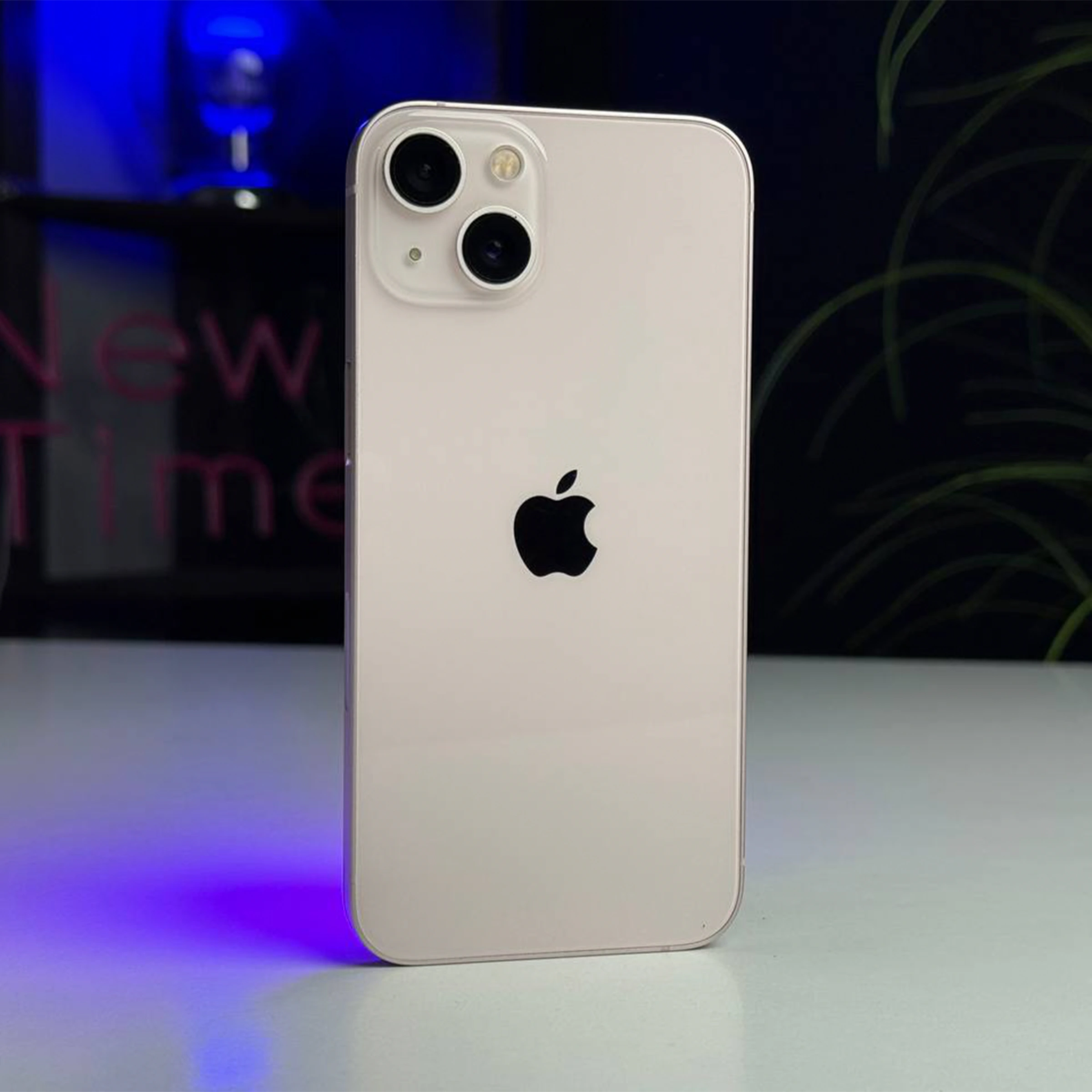 Б/У Apple iPhone 13 256GB Pink (MLMY3, MLQ83) - Состояние: хороший | Аккумулятор: 100% | Комплектация: iPhone, кабель | Гарантія: 1 мес.