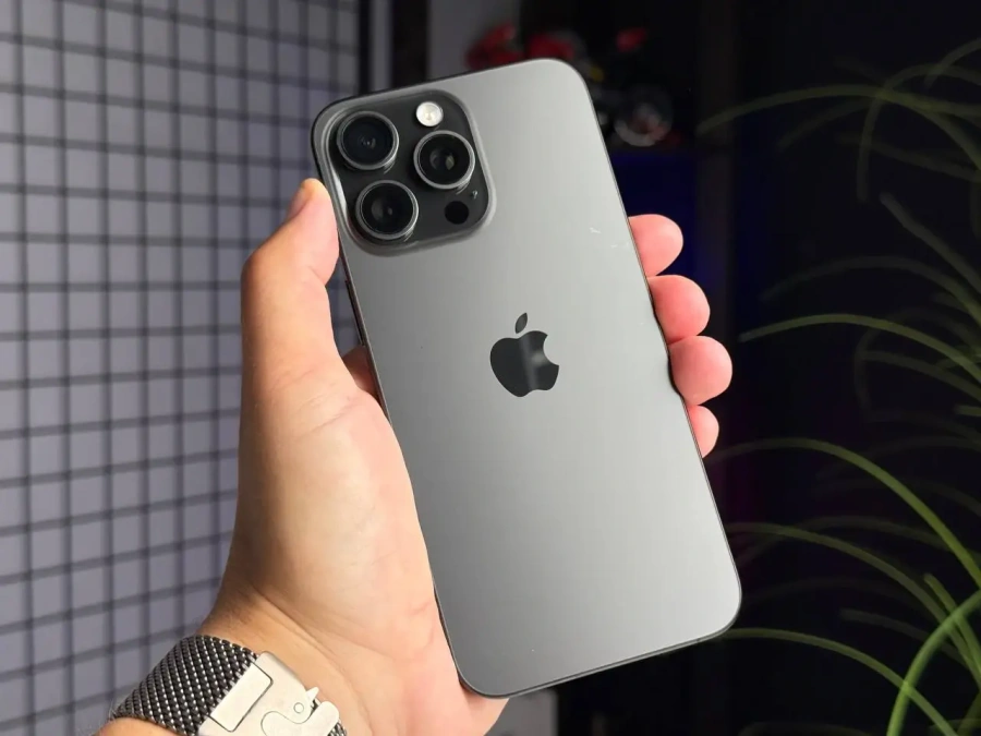 ВЖИВАНИЙ Apple iPhone 15 Pro Max 256GB Black Titanium (MU773) - Стан: гарний | Акумулятор: 89% | Комплектація: повний | Гарантія: 1 міс.