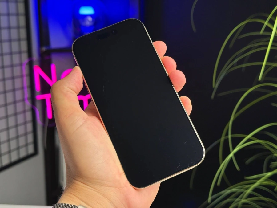 ВЖИВАНИЙ iPhone 16 Pro 128GB Desert Titanium (MYNF3) | Стан: гарний (мілкі подряпини на екрані) | Акумулятор: 100% | Гарантія: 3 місяці | Комплект: iPhone, кабель