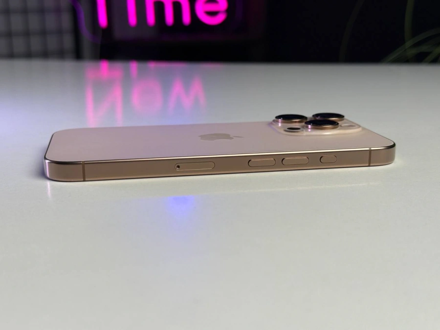 ВЖИВАНИЙ iPhone 16 Pro 128GB Desert Titanium (MYNF3) | Стан: гарний (мілкі подряпини на екрані) | Акумулятор: 100% | Гарантія: 3 місяці | Комплект: iPhone, кабель