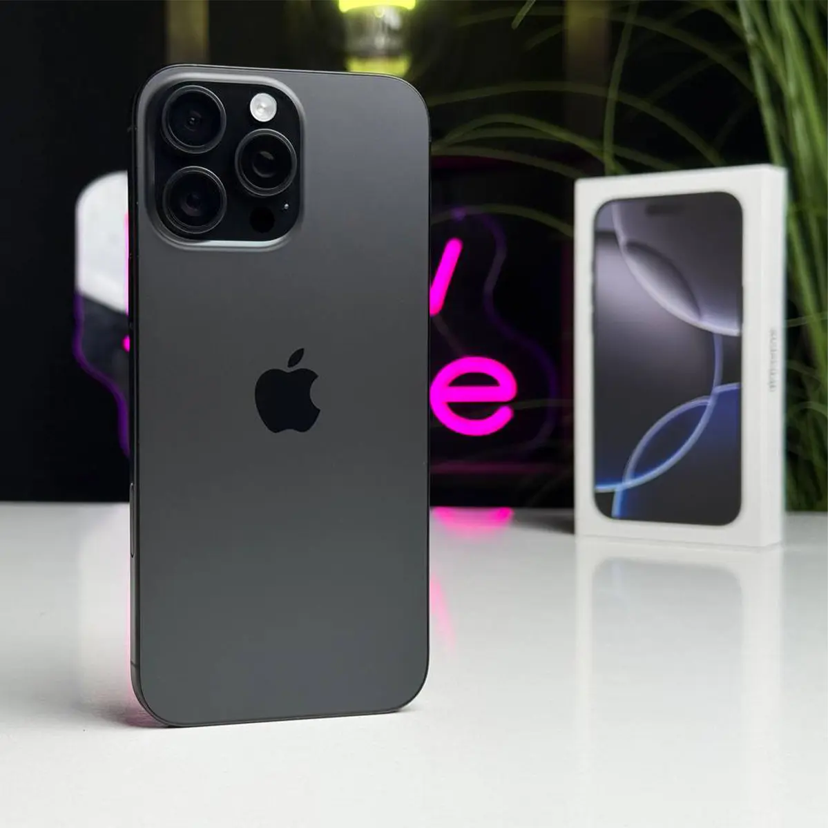 Б/У Apple iPhone 16 Pro Max 256GB Black Titanium (MYWV3) - Состояние: хороший | Аккумулятор: 100% | Комплектация: полный | Гарантія: 6 мес.