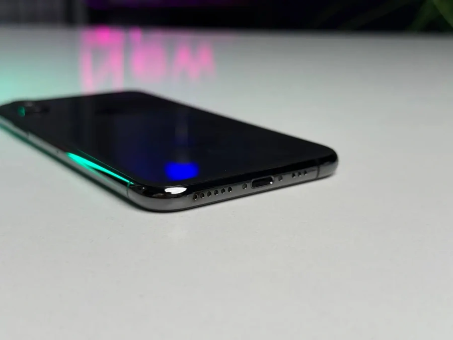 Б/У Apple iPhone XS 256GB Space Gray (MT9H2) - Состояние: хороший | Аккумулятор: 100% | Комплектация: iPhone, кабель | Гарантія: 1 мес.