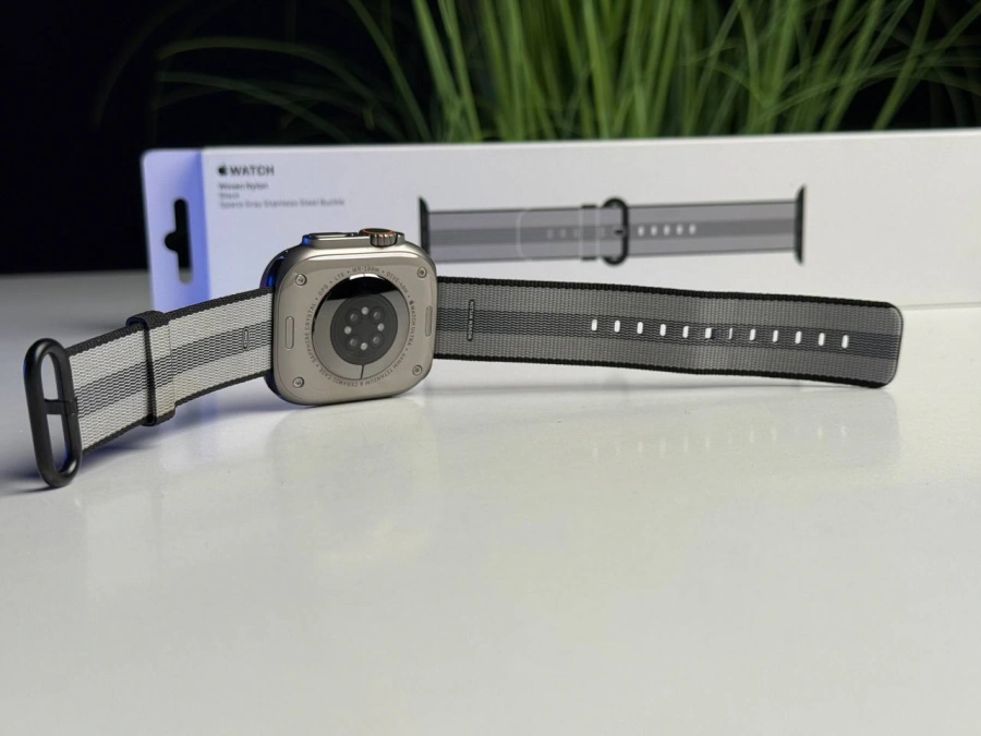 Б/У Apple Watch Ultra GPS + Cellular 49mm Titanium Case with Black Stripe Woven Nylon Band (MQF53, MQVR2) - Состояние: хорошее | Аккумулятор: 98% | Комплект: полный | Гарантія: 1 мес.