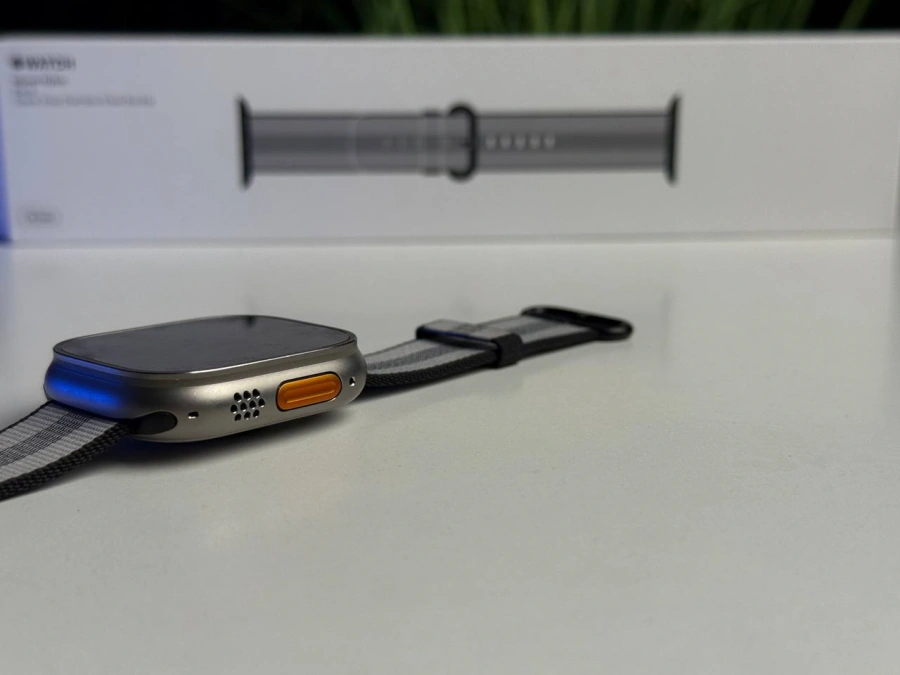 Б/У Apple Watch Ultra GPS + Cellular 49mm Titanium Case with Black Stripe Woven Nylon Band (MQF53, MQVR2) - Состояние: хорошее | Аккумулятор: 98% | Комплект: полный | Гарантія: 1 мес.