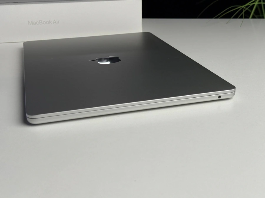 ВЖИВАНИЙ MacBook Air 15" M2/8GB/512GB Silver 2023 (MQKT3) - Стан: гарний | Акумулятор: 95% | Комплектація: повний | Гарантія: 3 міс.