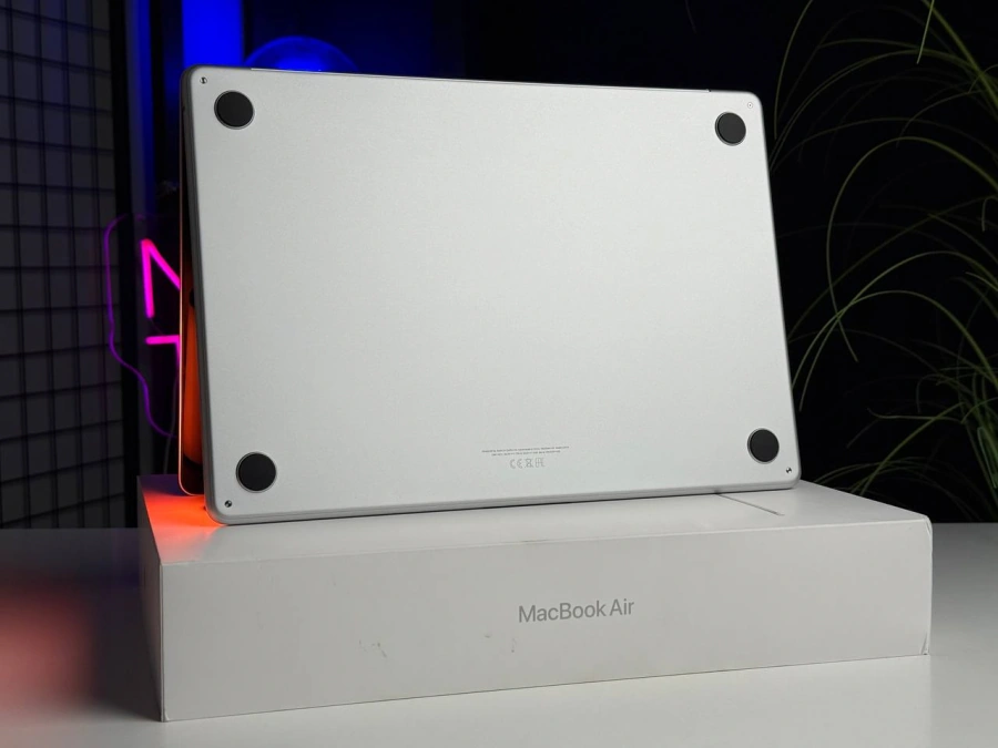 ВЖИВАНИЙ MacBook Air 15" M3/8CPU/10GPU/16GB/512GB Silver 2024 (MXD23) - Стан: ідеальний | Акумулятор: 100% | Комплектація: повний | Гарантія: 3 міс.