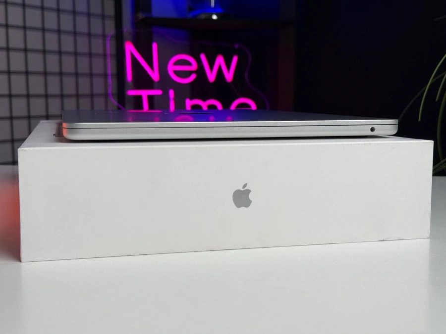 ВЖИВАНИЙ MacBook Air 15" M3/8CPU/10GPU/16GB/512GB Silver 2024 (MXD23) - Стан: ідеальний | Акумулятор: 100% | Комплектація: повний | Гарантія: 3 міс.