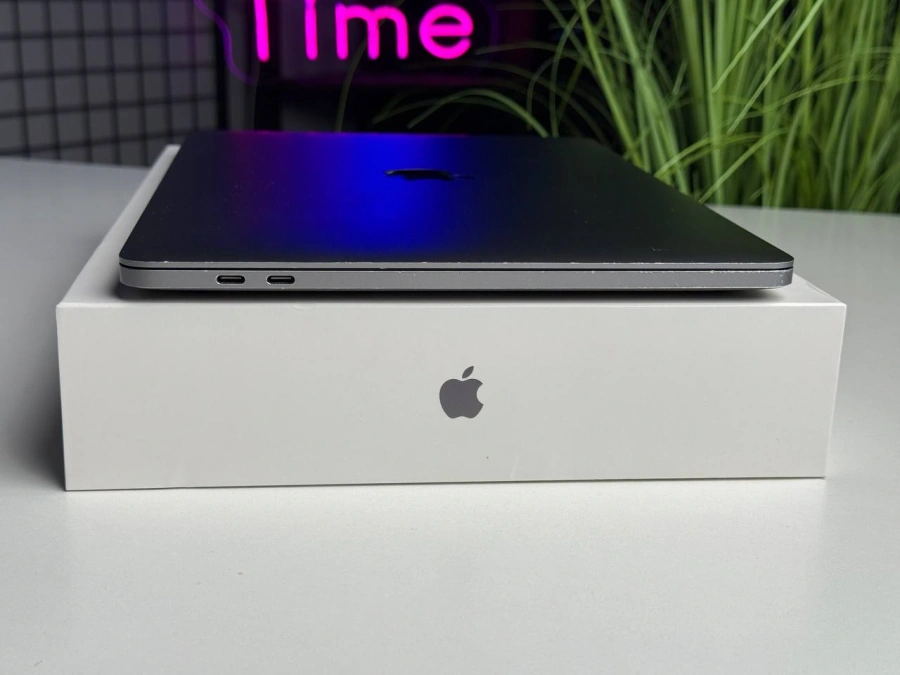 ВЖИВАНИЙ MacBook Pro 13" Space Gray 2022 (Z16R0005V) - Стан: гарний | Акумулятор: 84% | Комплектація: повний | Гарантія: 1 міс.