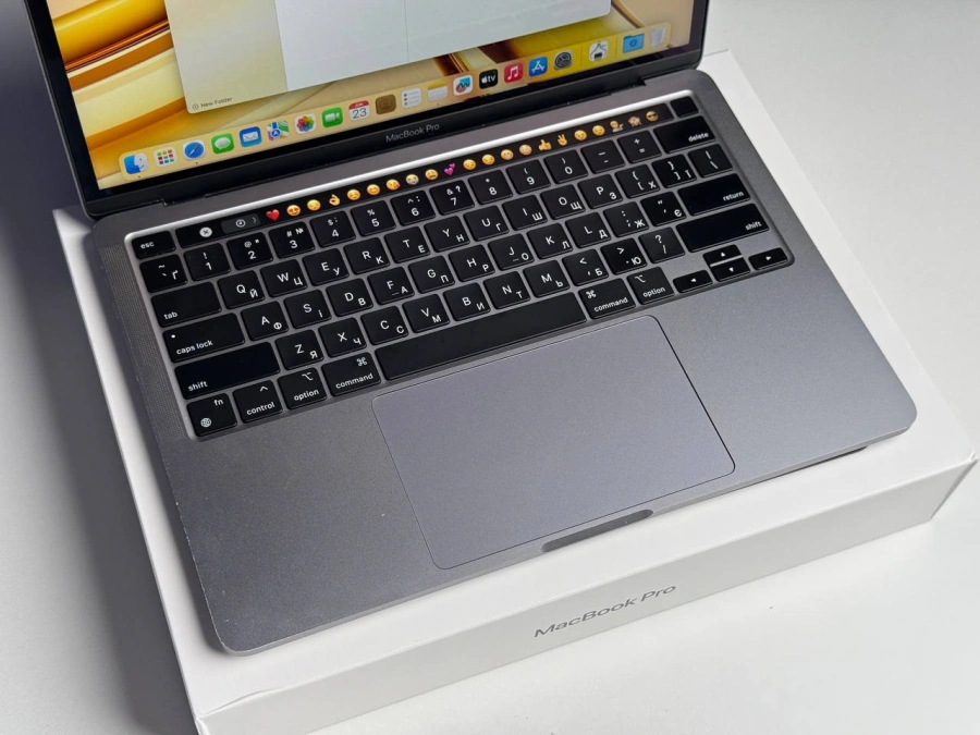 ВЖИВАНИЙ MacBook Pro 13" Space Gray 2022 (Z16R0005V) - Стан: гарний | Акумулятор: 84% | Комплектація: повний | Гарантія: 1 міс.