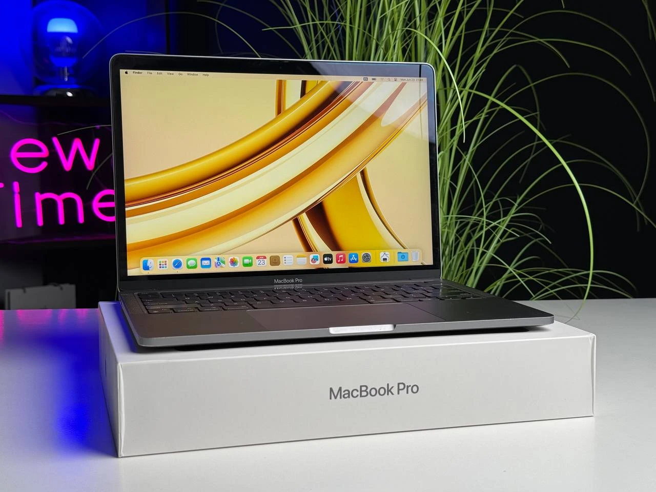 ВЖИВАНИЙ MacBook Pro 13" Space Gray 2022 (Z16R0005V) - Стан: гарний | Акумулятор: 84% | Комплектація: повний | Гарантія: 1 міс.