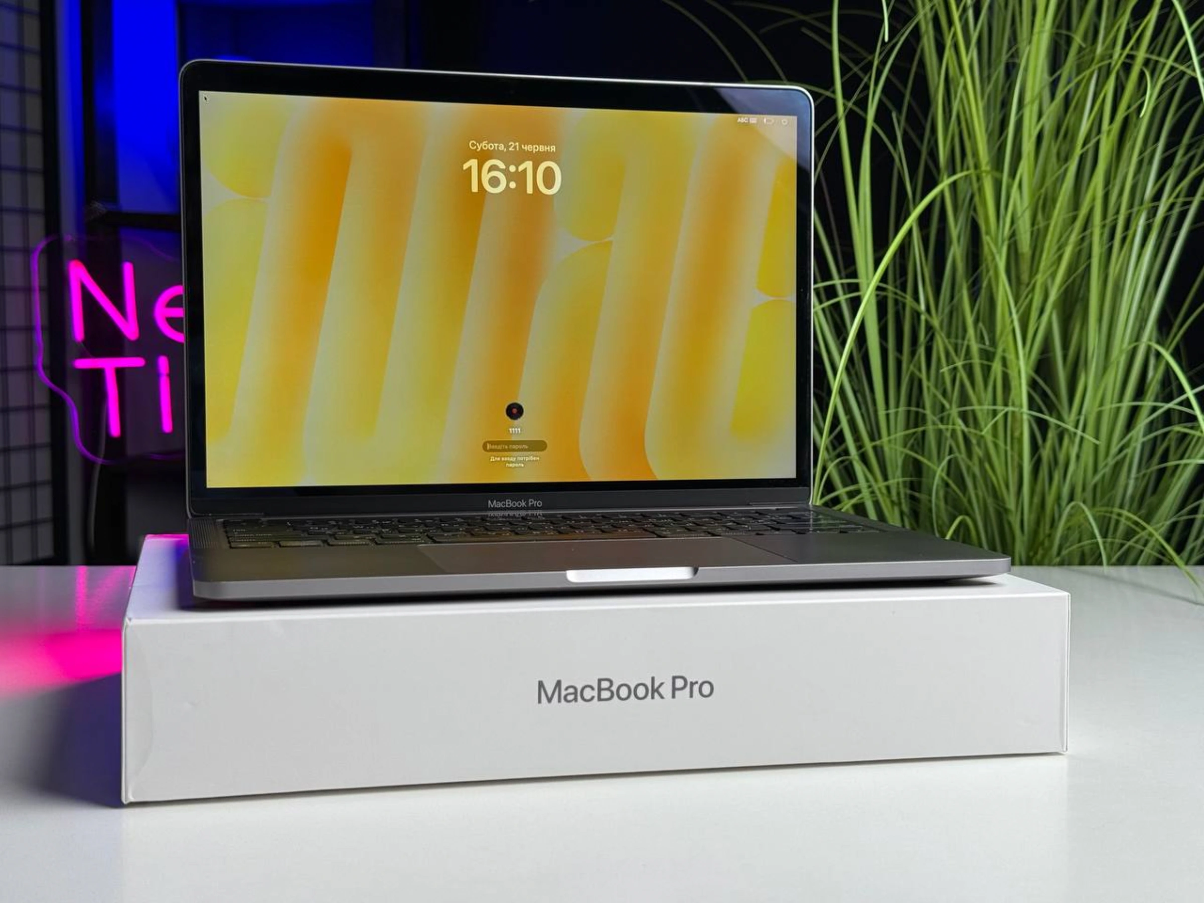 ВЖИВАНИЙ MacBook Pro 13" Space Gray (MYD82) 2020 - Стан: гарний | Акумулятор: 85% | Комплектація: повний | Гарантія: 1 міс.