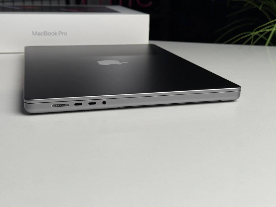 ВЖИВАНИЙ MacBook Pro 16" Space Gray 2023 (MNW93) - Стан: гарний | Акумулятор: 94% | Комплектація: повний | Гарантія: 3 міс.