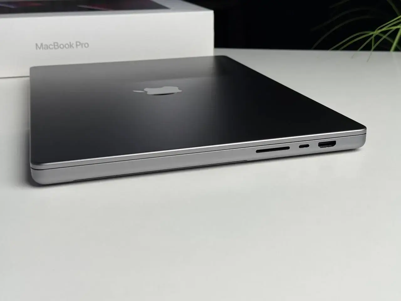 ВЖИВАНИЙ MacBook Pro 16" Space Gray 2023 (MNW93) - Стан: гарний | Акумулятор: 94% | Комплектація: повний | Гарантія: 3 міс.