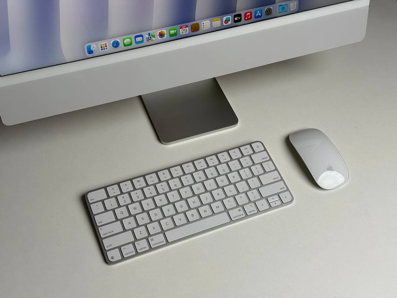 OPEN BOX Apple iMac 24" 2024 M4 8CPU/8GPU/16GB/256GB Silver (MWUC3) | Apple M4 | 8-ядерний процесор | 8-ядерний графічний процесор | 256 ГБ SSD | 16 ГБ об'єднаної пам'яті | Стан: гарний | Гарантія: 3 місяці | Комплект: повний