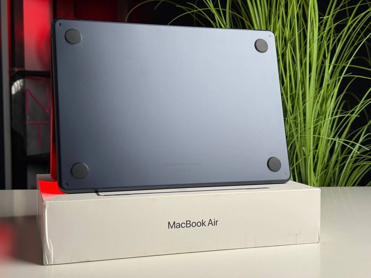 OPEN BOX MacBook Air 13" M3/8CPU/8GPU/8GB/256GB Midnight 2024 (MRXV3) Состояние: хорошее | Аккумулятор: 100% | Гарантия: 1 месяц | Комплект: полный