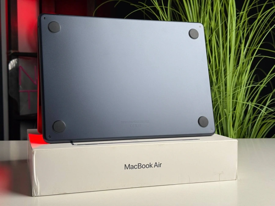 OPEN BOX MacBook Air 13" M3/8CPU/8GPU/8GB/256GB Midnight 2024 (MRXV3) | Стан: гарний | Акумулятор: 100% | Гарантія: 1 місяць | Комплект: повний