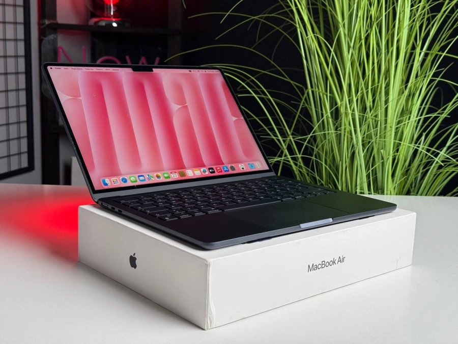 OPEN BOX MacBook Air 13" M3/8CPU/8GPU/8GB/256GB Midnight 2024 (MRXV3) | Стан: гарний | Акумулятор: 100% | Гарантія: 1 місяць | Комплект: повний