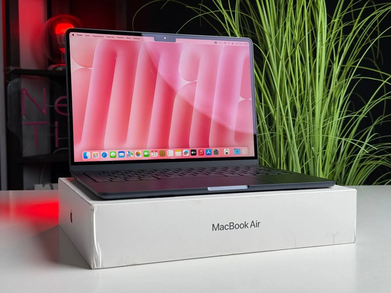 OPEN BOX MacBook Air 13" M3/8CPU/8GPU/8GB/256GB Midnight 2024 (MRXV3) Состояние: хорошее | Аккумулятор: 100% | Гарантия: 1 месяц | Комплект: полный