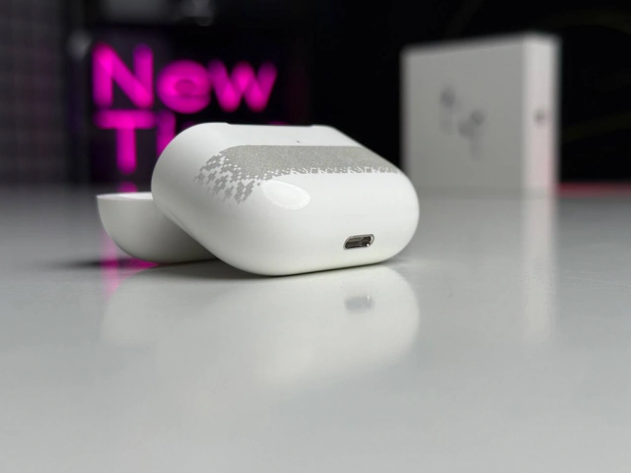 УЦІНКА зарядний кейс Apple AirPods 3 (MME73/C) - Стан: новий, з гравіюванням | Акумулятор: 100% | Комплектація: кейс, коробка | Гарантія: 3 міс.