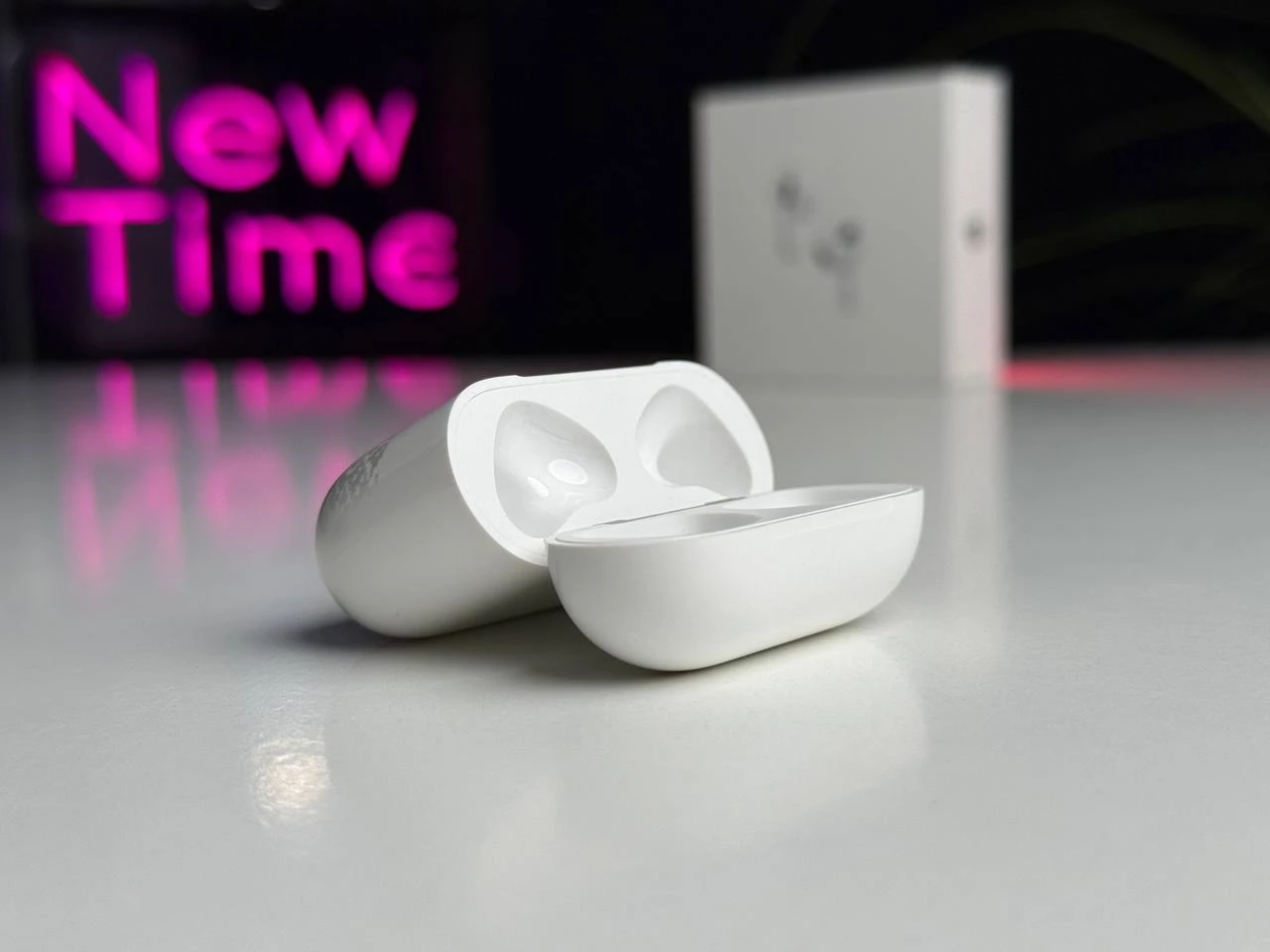 УЦЕНКА зарядный кейс Apple AirPods 3 (MME73/C) - Состояние: новое, с гравировкой | Аккумулятор: 100% | Комплектация: кейс, коробка | Гарантия: 3 мес.
