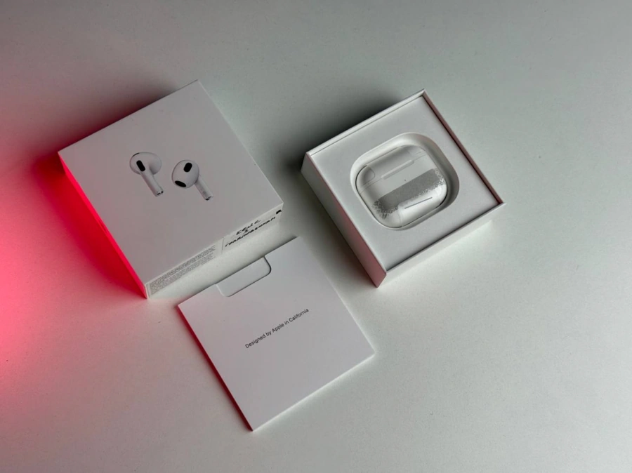 УЦІНКА зарядний кейс Apple AirPods 3 (MME73/C) - Стан: новий, з гравіюванням | Акумулятор: 100% | Комплектація: кейс, коробка | Гарантія: 3 міс.