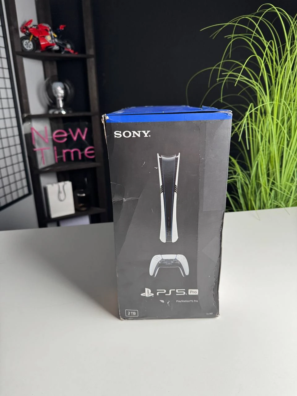 Damage NEW BOX Стационарная игровая приставка Sony PlayStation 5 Pro 2TB (711719595915)