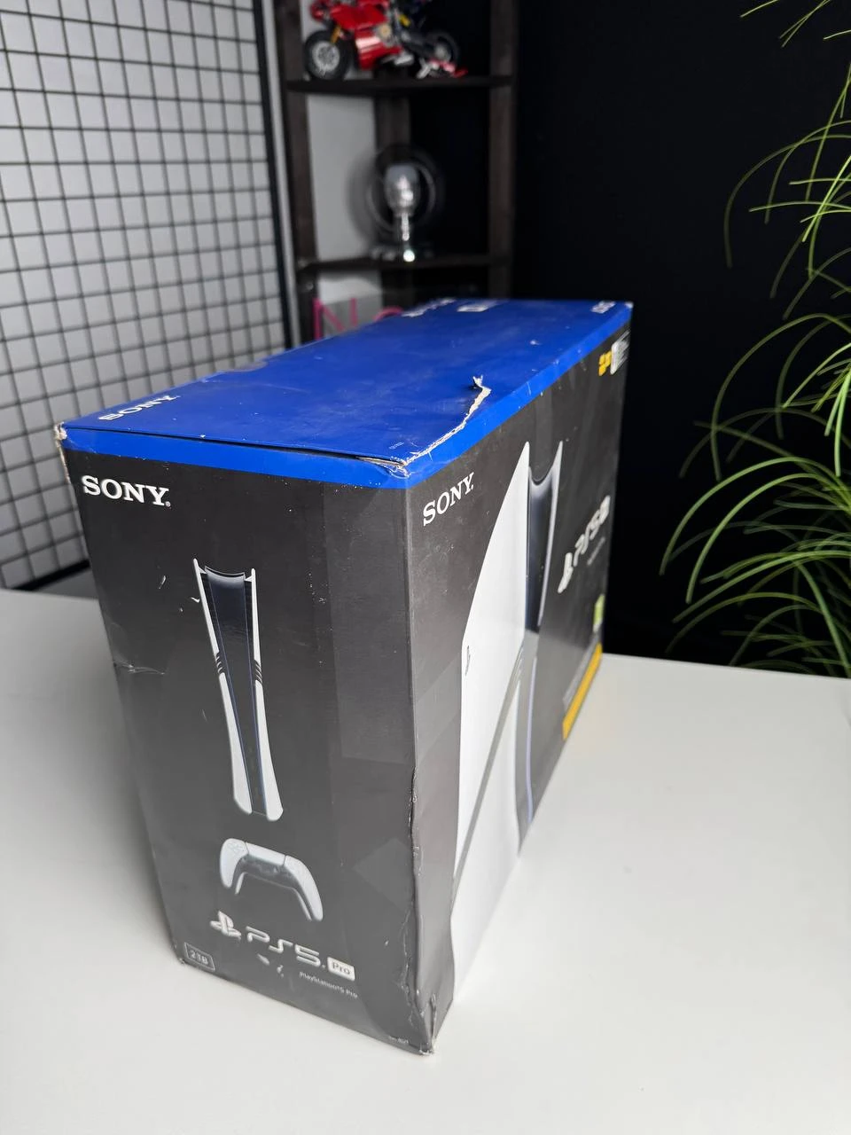 Damage NEW BOX Стационарная игровая приставка Sony PlayStation 5 Pro 2TB (711719595915)