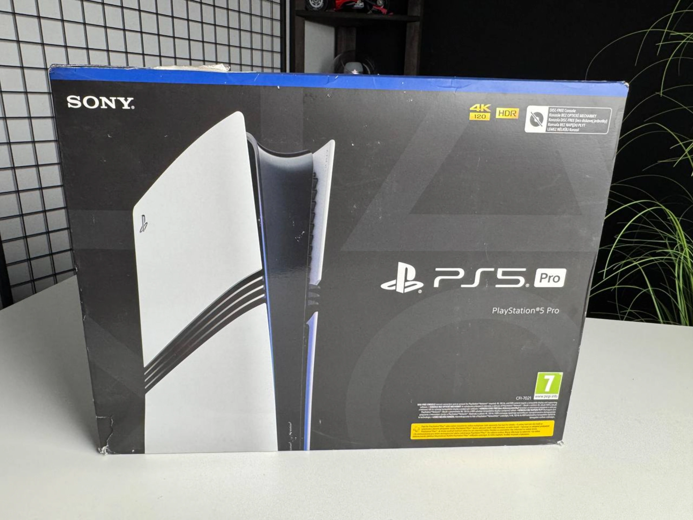 Damage NEW BOX Стаціонарна ігрова приставка Sony PlayStation 5 Pro 2TB (711719595915)