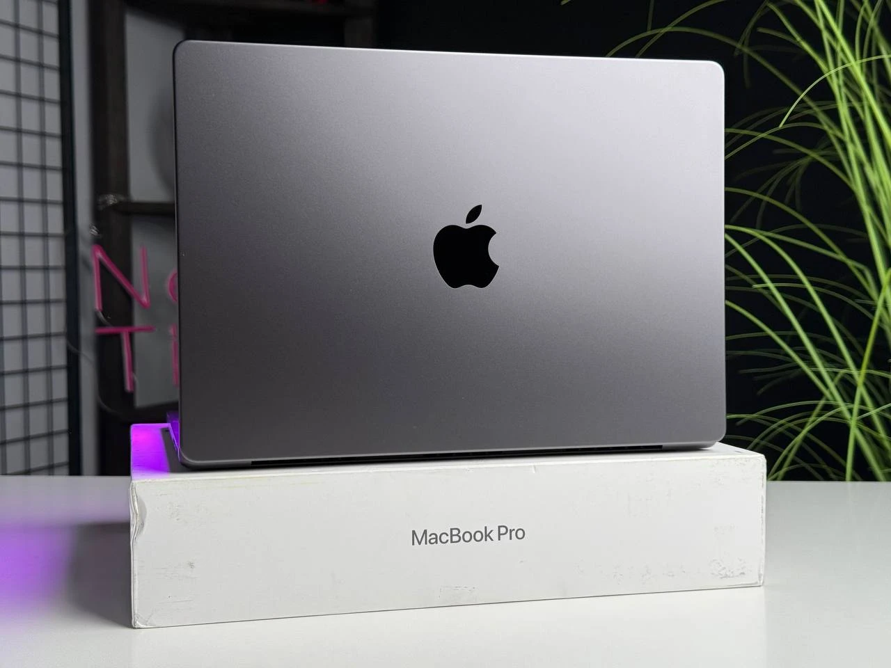 ВИТРИННЫЙ Apple MacBook Pro 14" M4/10CPU/10GPU/16GB/512GB Space Black 2024 (MW2U3) - Состояние: идеальное | Аккумулятор: 100% | Комплектация: полный | Гарантия: 1 мес.