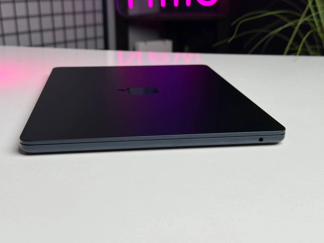 ВІТРИННИЙ MacBook Air 13.6" Midnight 2022 (MLY33) - Стан: гарний | Акумулятор: 100% | Комплектація: повний, без коробки | Гарантія: 1 міс.