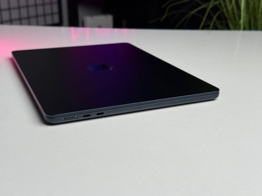 ВЖИВАНИЙ MacBook Air 13.6" Midnight 2022 (MLY33) | Apple M2 | 8-ядерний процесор | 8-ядерний графічний процесор | 256 ГБ SSD | 8 ГБ об'єднаної пам'яті | Стан: гарний | Акумулятор: 100% (41 цикл) | Гарантія: 1 місяць | Комплект: повний