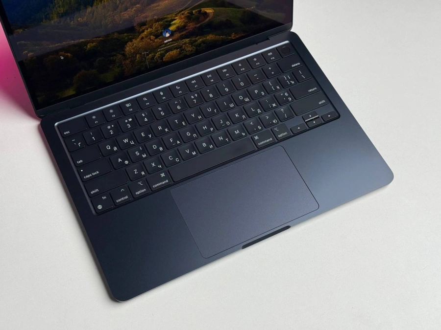 ВЖИВАНИЙ MacBook Air 13.6" Midnight 2022 (MLY33) | Apple M2 | 8-ядерний процесор | 8-ядерний графічний процесор | 256 ГБ SSD | 8 ГБ об'єднаної пам'яті | Стан: гарний | Акумулятор: 100% (41 цикл) | Гарантія: 1 місяць | Комплект: повний