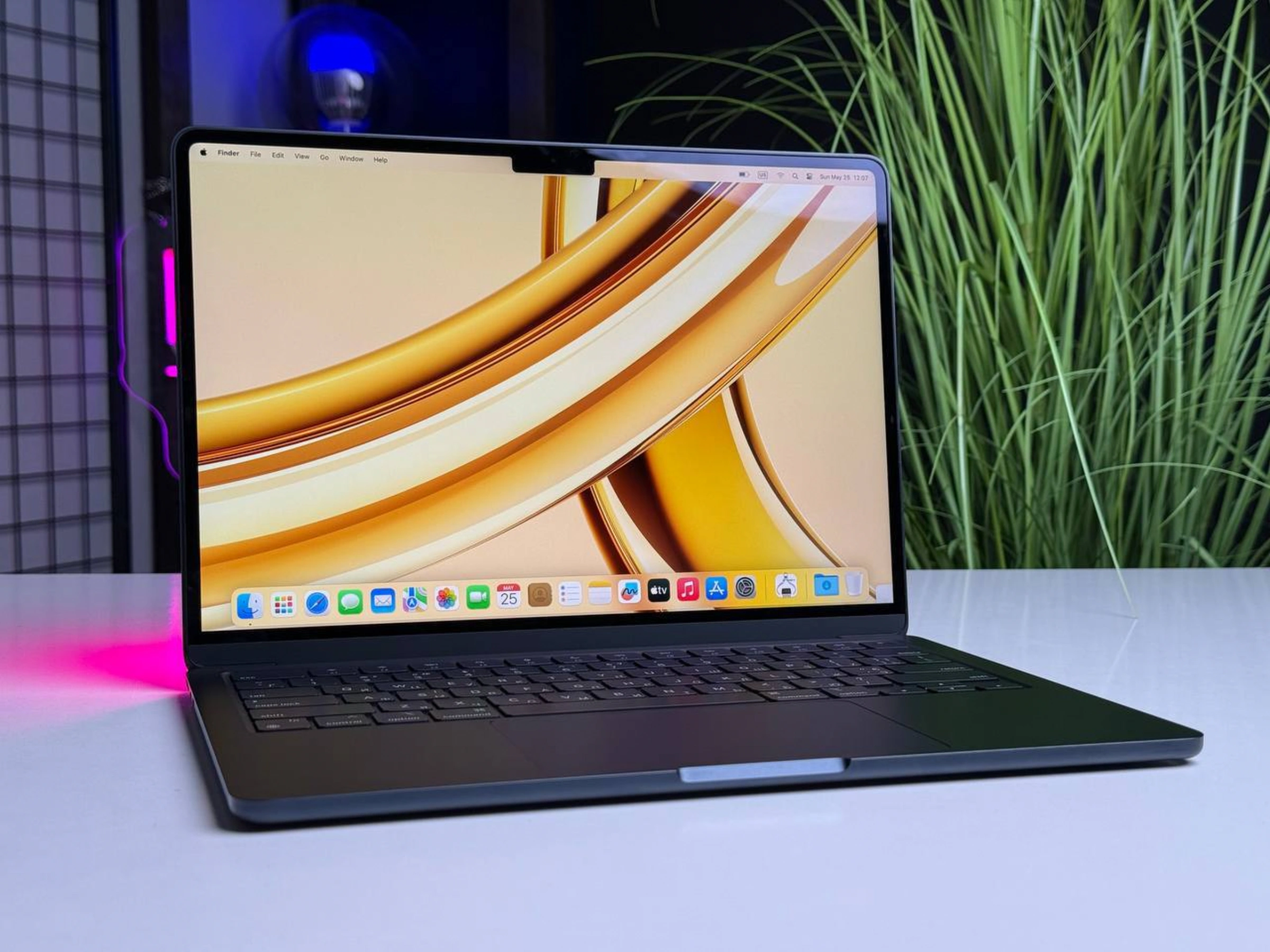 ВИТРИННЫЙ MacBook Air 13.6" Midnight 2022 (MLY33) - Состояние: хорошее | Аккумулятор: 100% | Комплектация: полный, без коробки | Гарантия: 1 мес.