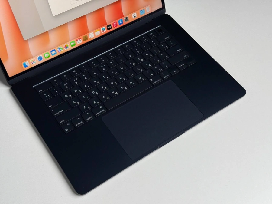 ВЖИВАНИЙ MacBook Air 15" M2/8GB/256GB Midnight 2023 (MQKW3) | Apple M2 | 8‑ядерний процесор | 10-ядерний графічний процесор | 256 ГБ SSD | 8 ГБ об'єднаної пам'яті | Стан: гарний | Акумулятор: 100% (18 циклів) | Гарантія: 3 місяці | Комплект: повний