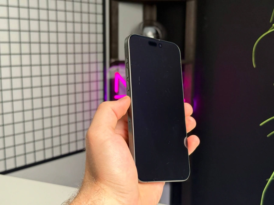 ВЖИВАНИЙ Apple iPhone 15 Pro Max 1TB Black Titanium (MU7G3) - Стан: гарний | Акумулятор: 93% | Комплектація: повний | Гарантія: 1 міс.