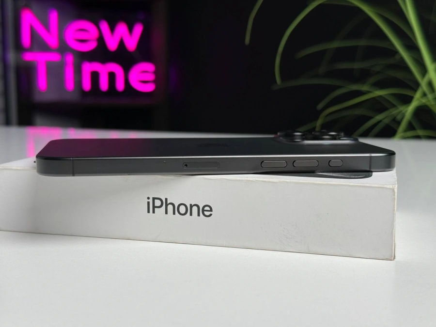 ВЖИВАНИЙ Apple iPhone 15 Pro Max 1TB Black Titanium (MU7G3) - Стан: гарний | Акумулятор: 93% | Комплектація: повний | Гарантія: 1 міс.