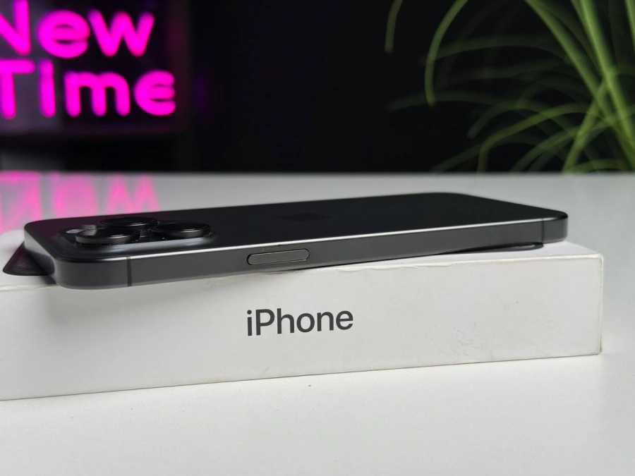 ВЖИВАНИЙ Apple iPhone 15 Pro Max 1TB Black Titanium (MU7G3) - Стан: гарний | Акумулятор: 93% | Комплектація: повний | Гарантія: 1 міс.