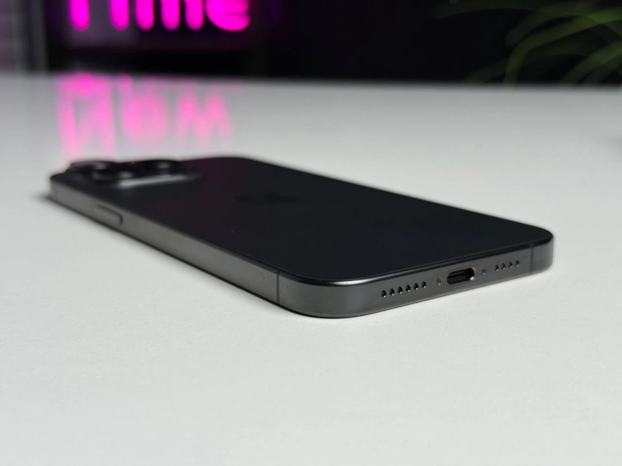 ВЖИВАНИЙ Apple iPhone 15 Pro Max 1TB Black Titanium (MU7G3) - Стан: гарний | Акумулятор: 93% | Комплектація: повний | Гарантія: 1 міс.