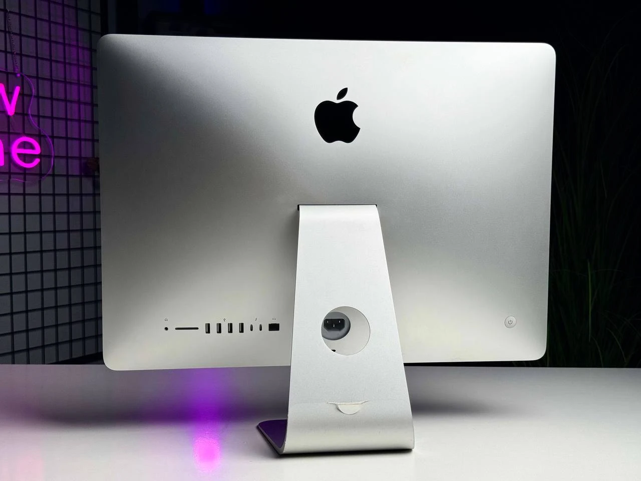 Б/У iMac 21.5" Retina 4K i5 3,0/8GB/256GB/Radeon Pro 560X (MHK33) 2020 | Состояние: хорошее | Комплектация: iMac, мышка, клавиатура | Гарантия: 1 месяц
