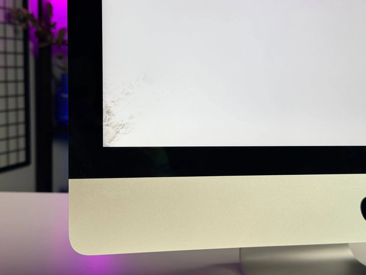 Б/У iMac 21.5" Retina 4K i5 3,0/8GB/256GB/Radeon Pro 560X (MHK33) 2020 | Состояние: хорошее | Комплектация: iMac, мышка, клавиатура | Гарантия: 1 месяц
