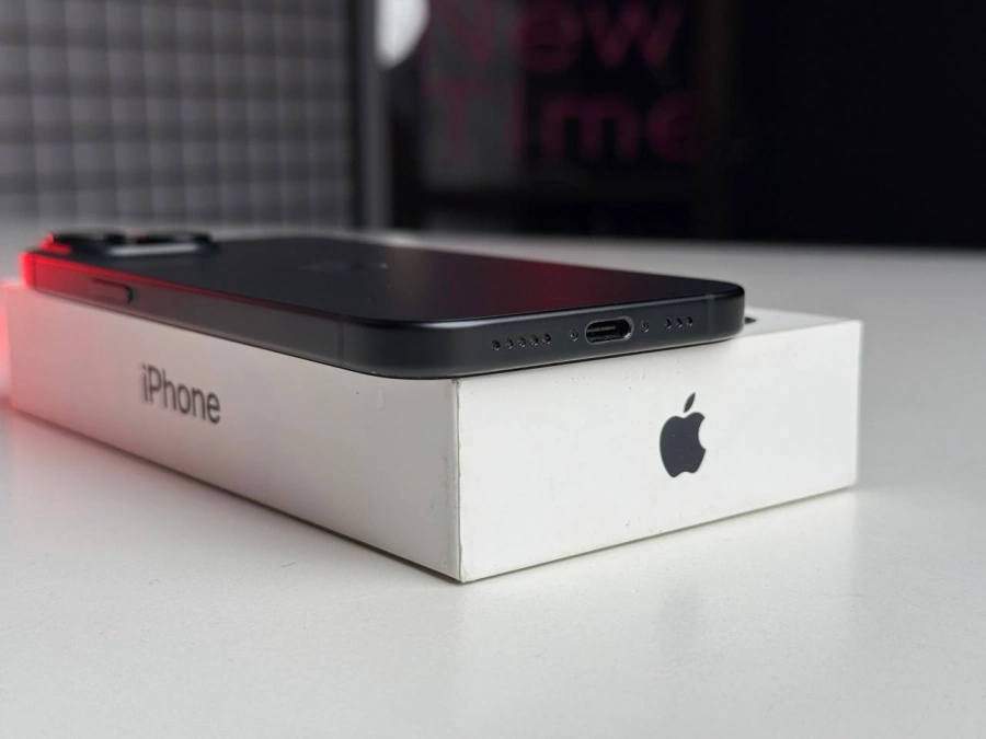 ВЖИВАНИЙ iPhone 15 256GB Black (MTP63) | Стан: гарний | Акумулятор: 89% | Гарантія: 1 місяць | Комплект: повний