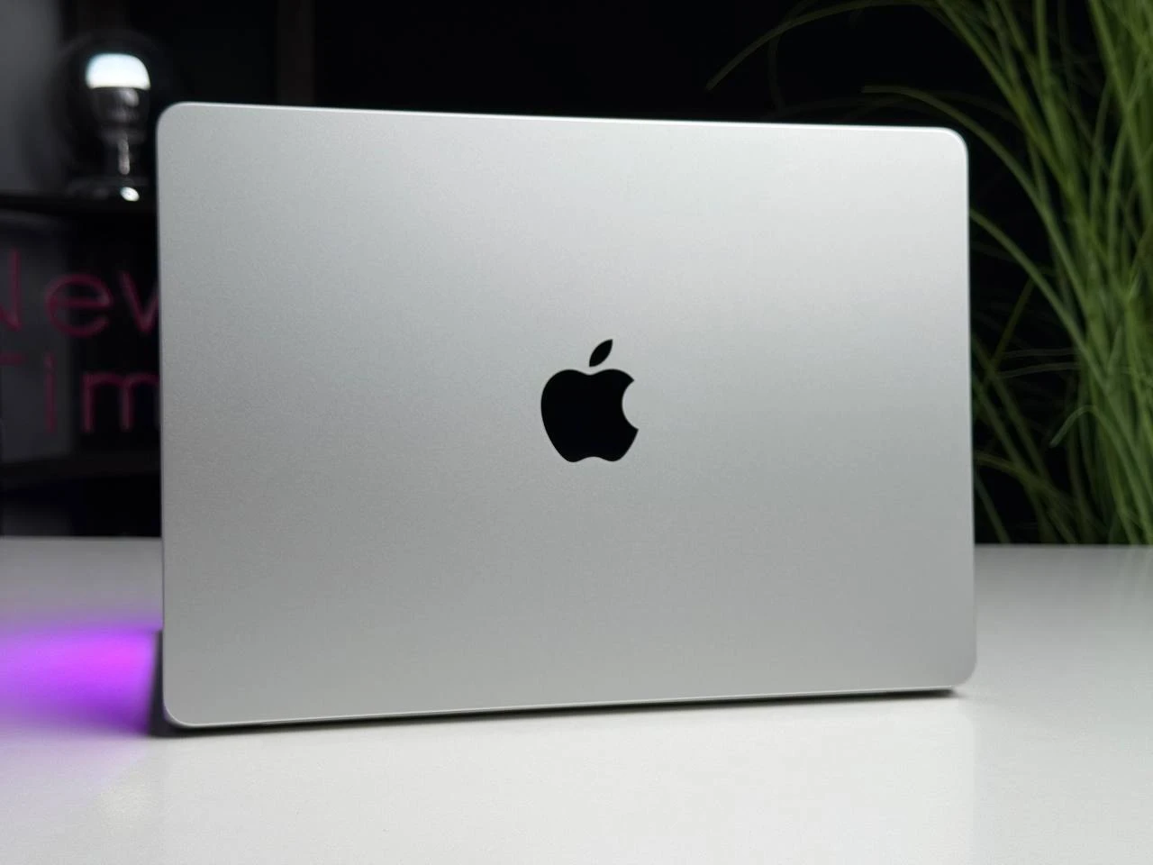 Б/У MacBook Air 13.6" M2/8CPU/10GPU/8GB/512GB Silver 2022 (MLY03) - Состояние: хорошее | Аккумулятор: 95% | Комплектация: полный, без коробки | Гарантия: 1 мес.