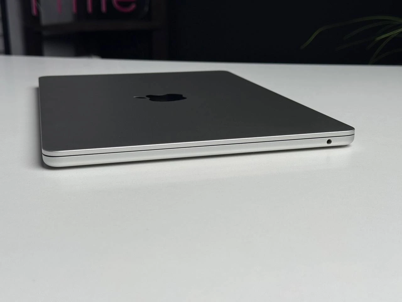 Б/У MacBook Air 13.6" M2/8CPU/10GPU/8GB/512GB Silver 2022 (MLY03) - Состояние: хорошее | Аккумулятор: 95% | Комплектация: полный, без коробки | Гарантия: 1 мес.