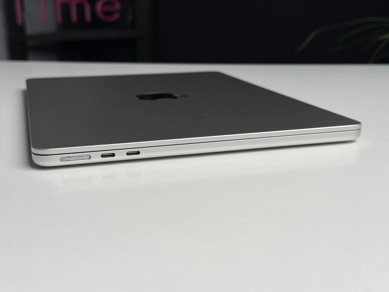 Б/У MacBook Air 13.6" M2/8CPU/10GPU/8GB/512GB Silver 2022 (MLY03) - Состояние: хорошее | Аккумулятор: 95% | Комплектация: полный, без коробки | Гарантия: 1 мес.