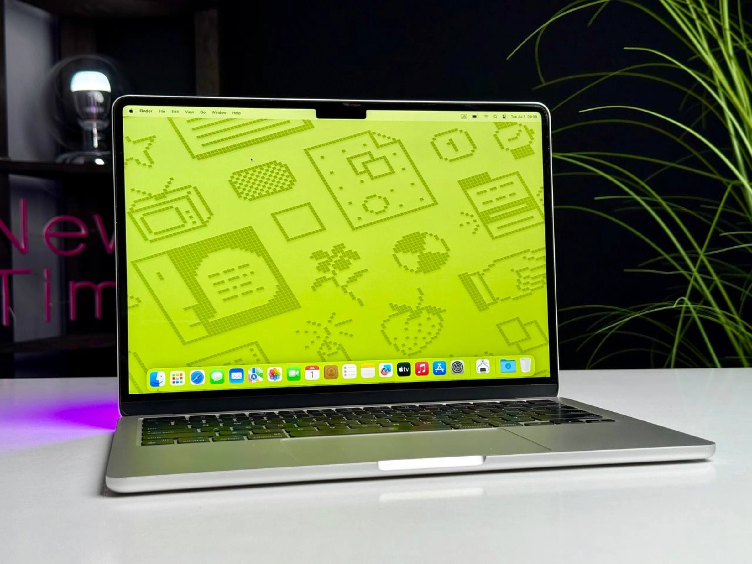Б/У MacBook Air 13.6" M2/8CPU/10GPU/8GB/512GB Silver 2022 (MLY03) - Состояние: хорошее | Аккумулятор: 95% | Комплектация: полный, без коробки | Гарантия: 1 мес.