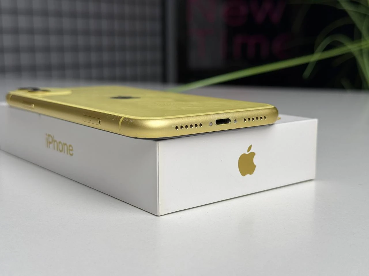 ВЖИВАНИЙ Apple iPhone 11 128GB Yellow (MWLH2) | Состояние: удовлетворительное | Аккумулятор: 100% | Гарантия: 1 месяц | Комплект: полный