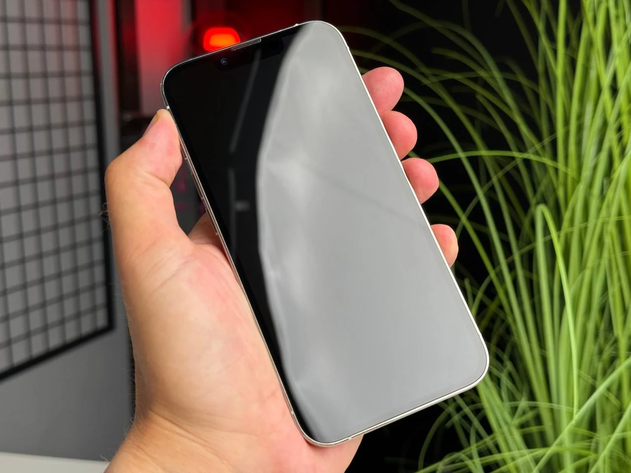 ВЖИВАНИЙ iPhone 13 Pro 128GB Silver (MLTQ3, MLVA3) | Стан: задовільний (мінялось заднє скло) | Акумулятор: 100% | Гарантія: 1 місяць | Комплект: кабель