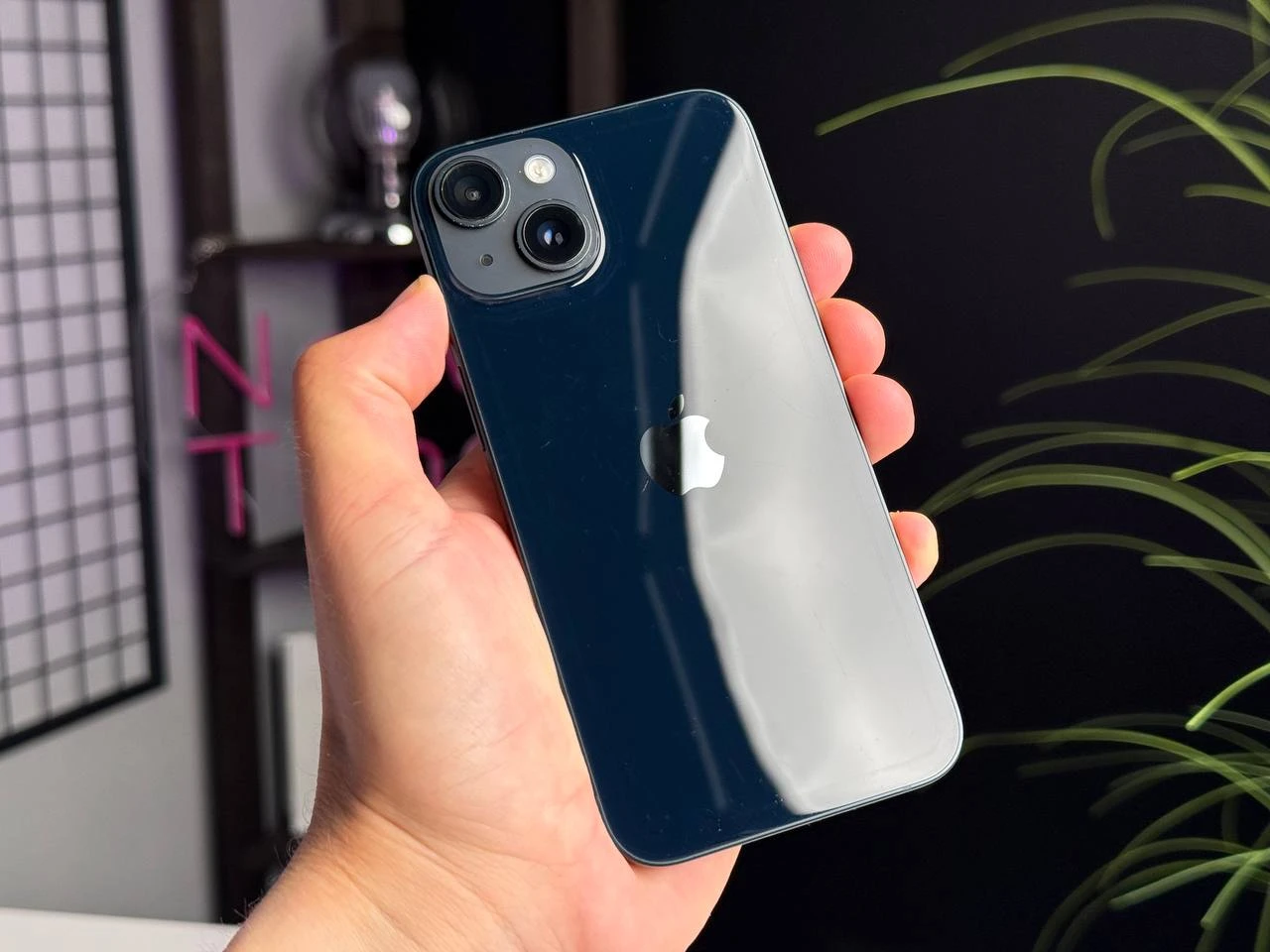 Б/У Apple iPhone 14 256GB Midnight (MPVX3) - Состояние: хороший | Аккумулятор: 100% | Комплектация: кабель | Гарантія: 1 мес.